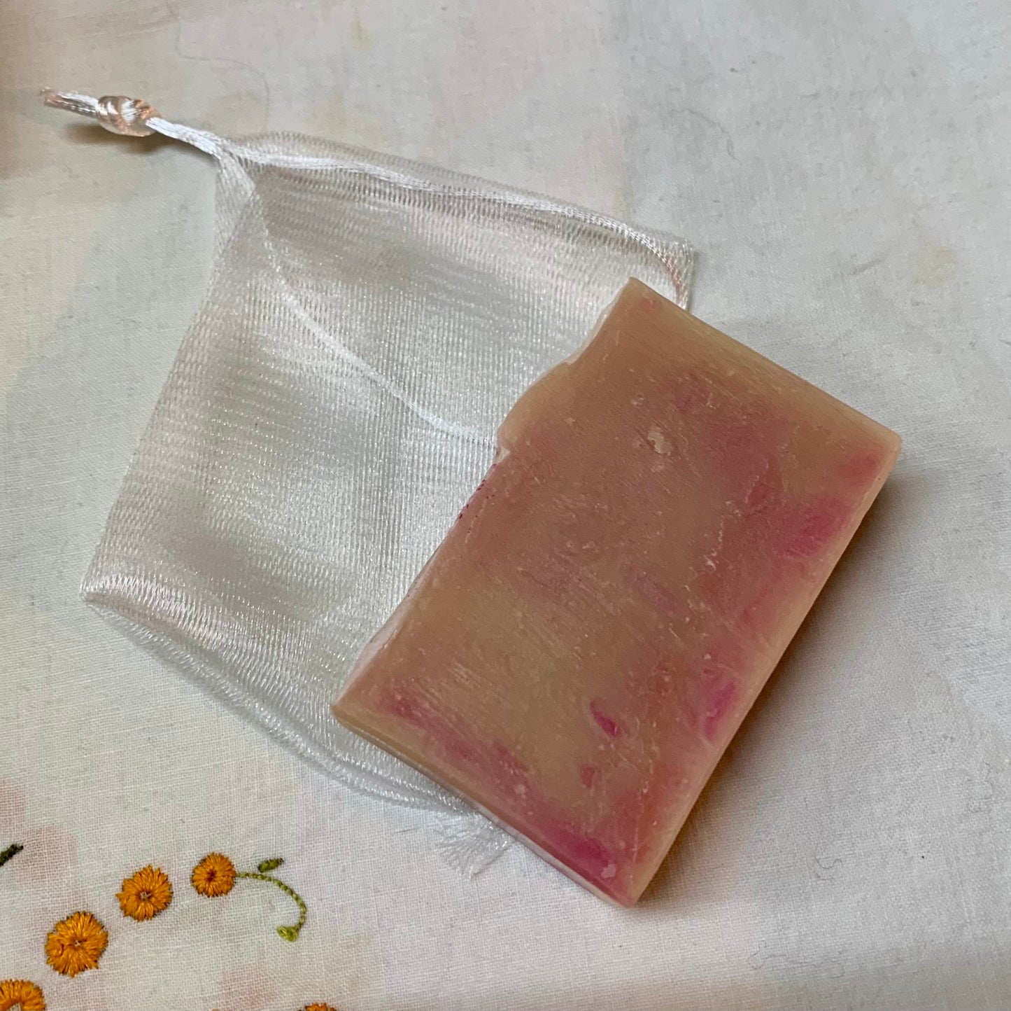 Bubble Net Soap Bag – Exfoliating Mesh Pouch for Artisan Soap