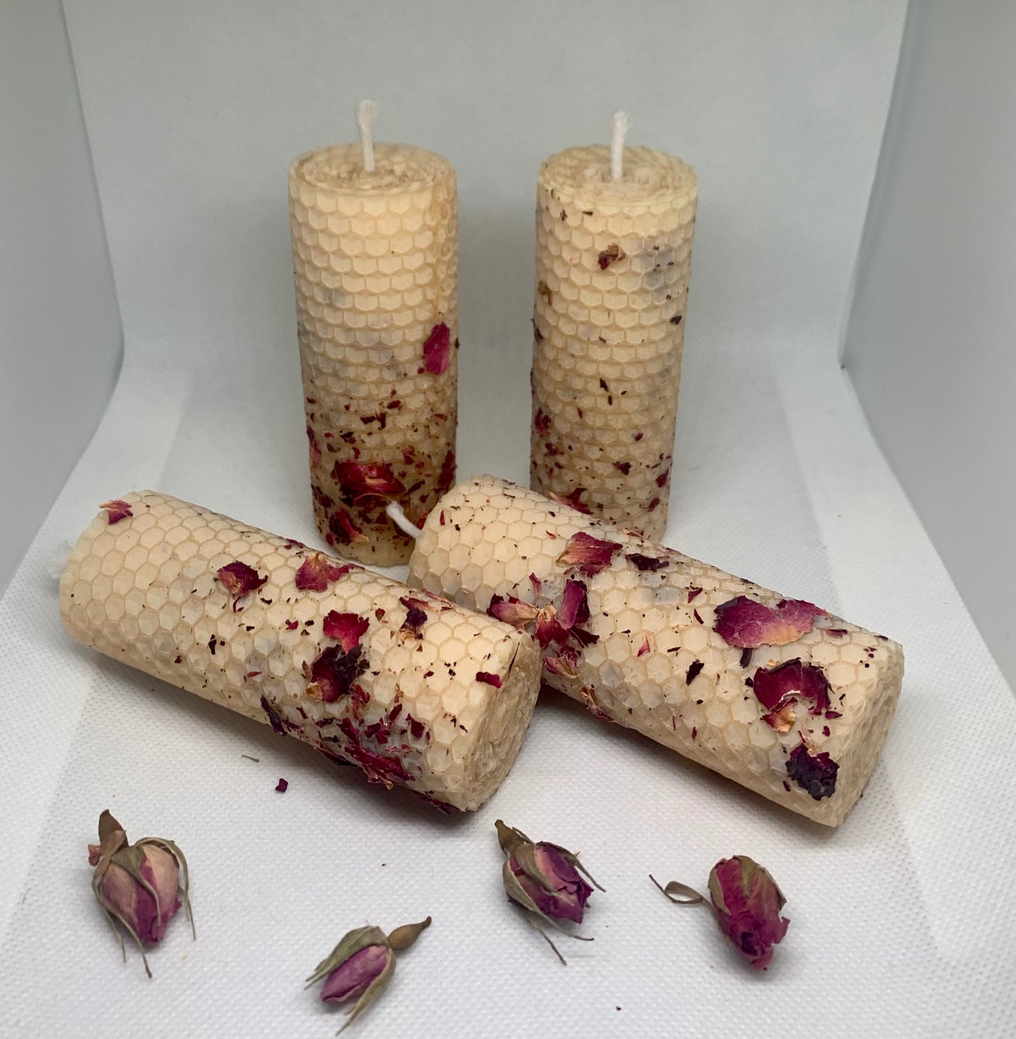 Beeswax & Rose Petal Rolled Candles 10cm * 3 cm.