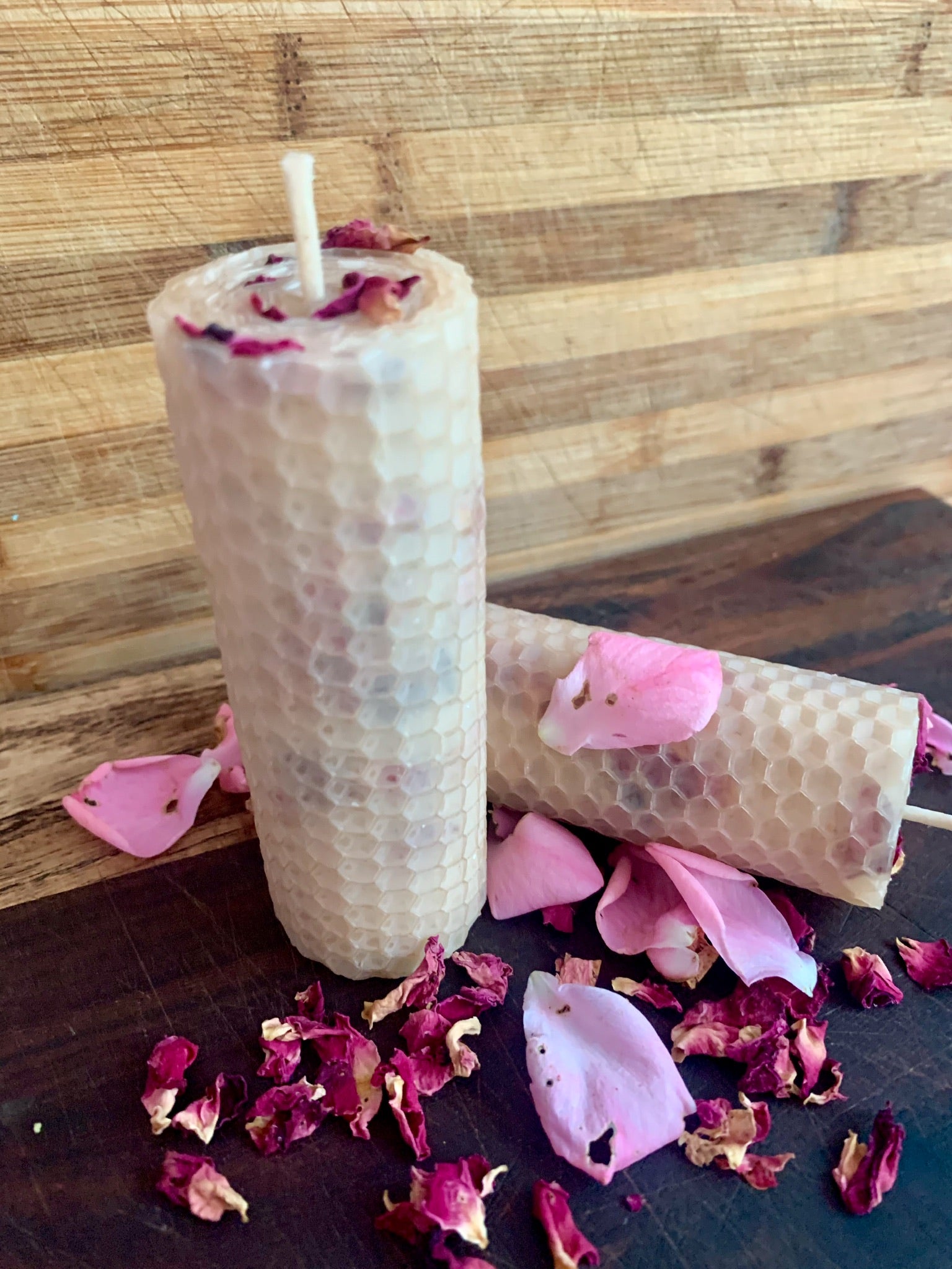 Beeswax & Rose Petal Rolled Candles 10cm * 3.5cm.